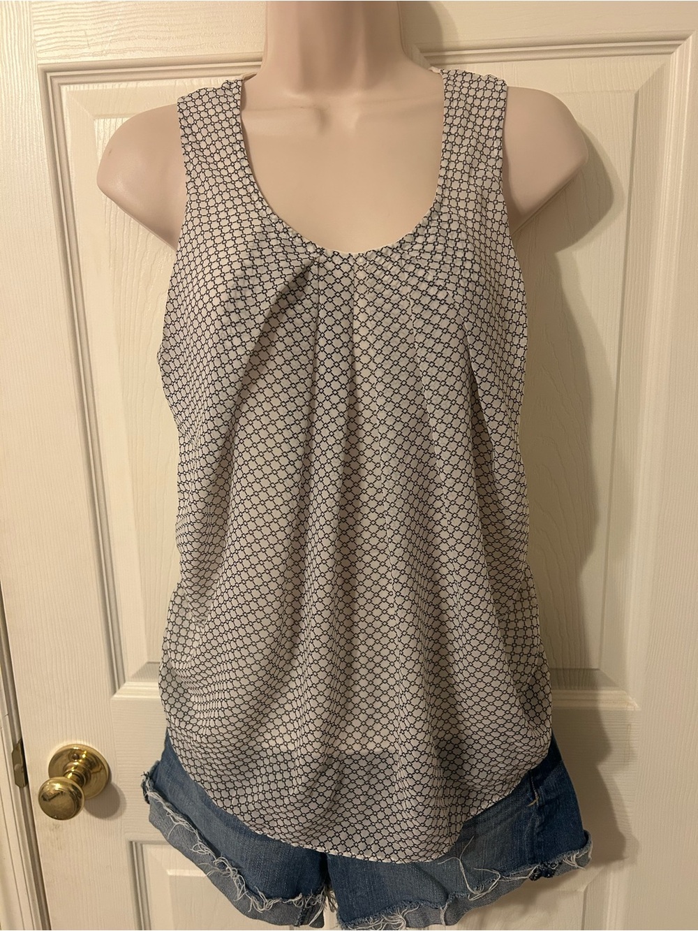 Women’s New York & Company, White and Black Printed Scoop Neck Blouse, Size Med